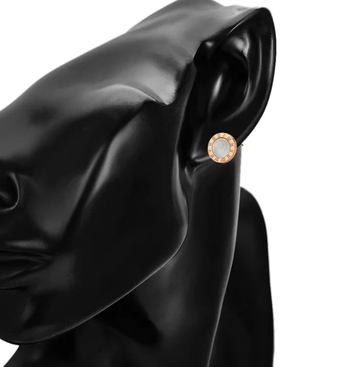 Aretes de Moda con Opalo y forma de Reloj Gold Shield Earrings