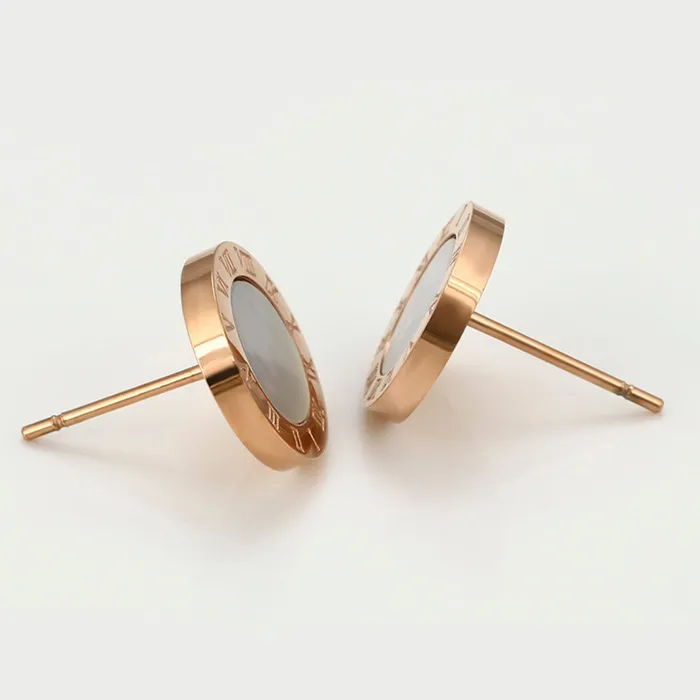 Aretes de Moda con Opalo y forma de Reloj Gold Shield Earrings