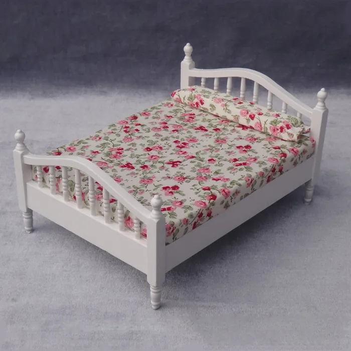 CJ Rings Traditional Bedroom Bed with Linen 1 12 Scale Mini Furniture