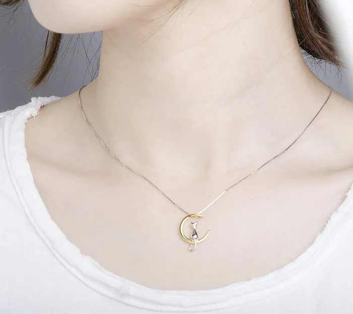 Earrings Gold Shield Cadena de Oro para Mujer con Dije de Gato