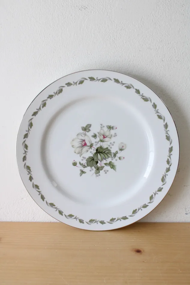 Flair Earrings Flair Fine China Japan Irene 4149 Dinner Plate 10