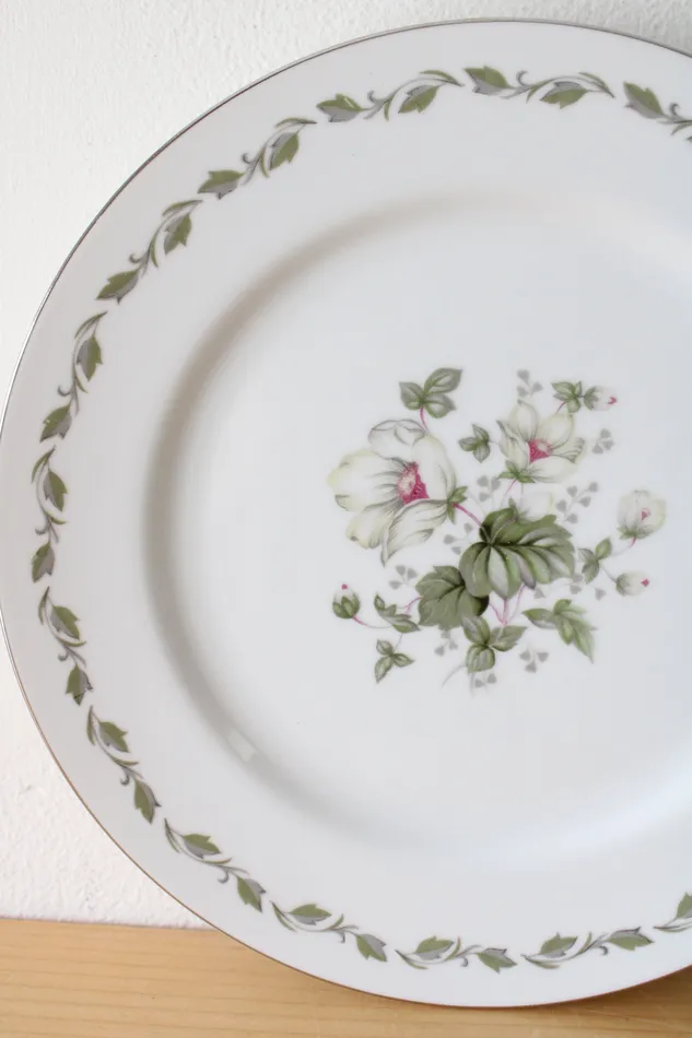Flair Earrings Flair Fine China Japan Irene 4149 Dinner Plate 10