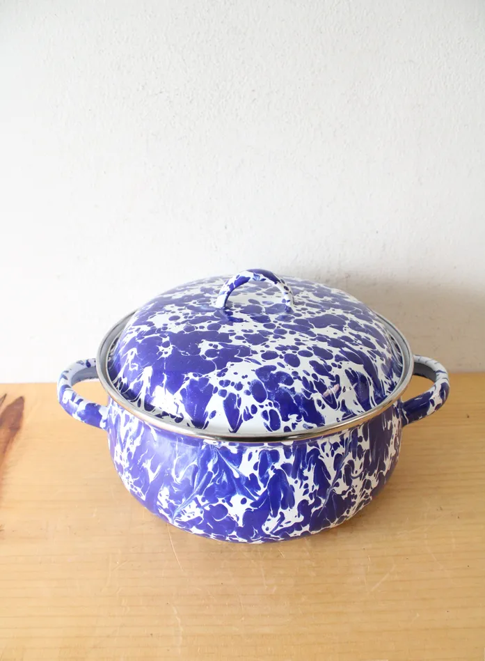 Golden Rabbit Rings Golden Rabbit Enamelware Blue White Patterned Covered Casserole Dish