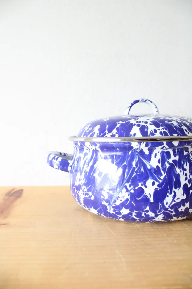 Golden Rabbit Rings Golden Rabbit Enamelware Blue White Patterned Covered Casserole Dish