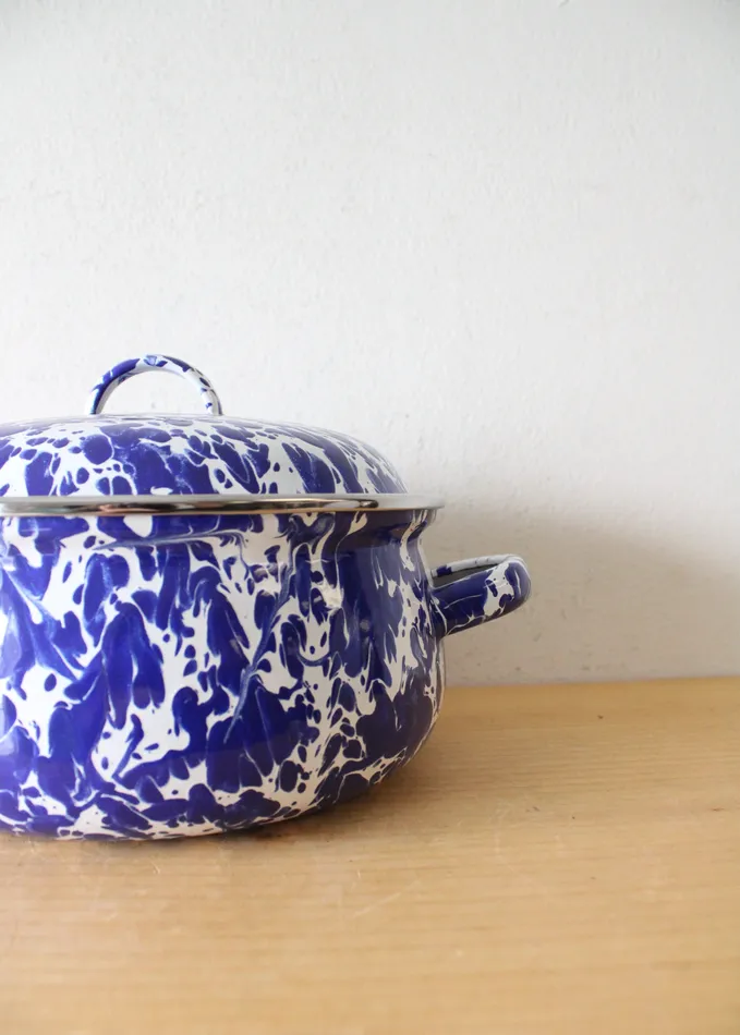 Golden Rabbit Rings Golden Rabbit Enamelware Blue White Patterned Covered Casserole Dish