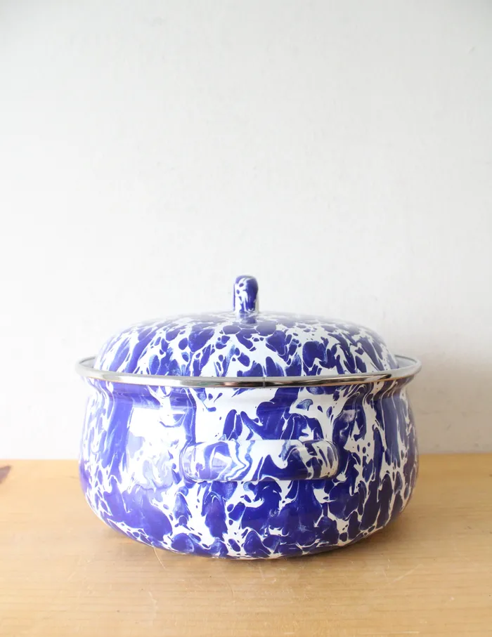 Golden Rabbit Rings Golden Rabbit Enamelware Blue White Patterned Covered Casserole Dish