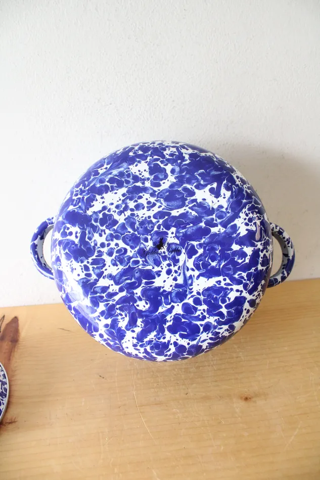 Golden Rabbit Rings Golden Rabbit Enamelware Blue White Patterned Covered Casserole Dish