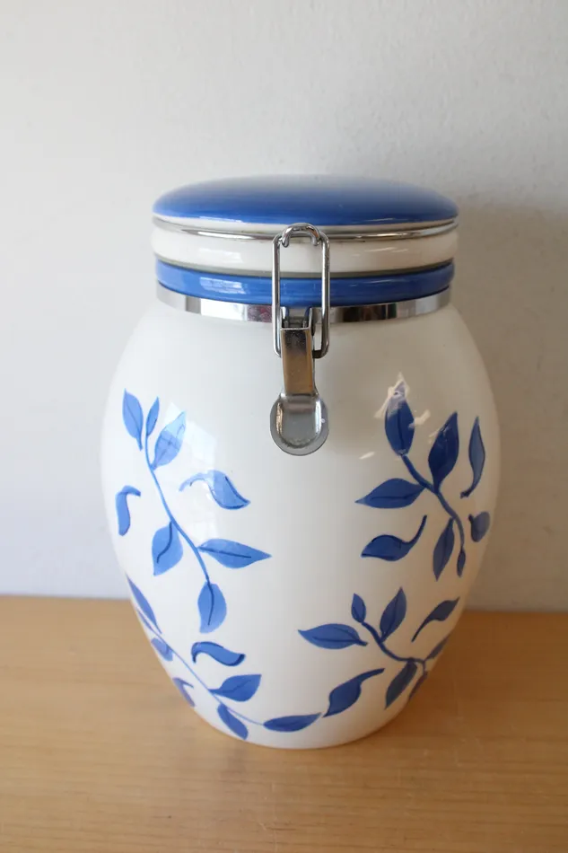 Inspirado Rings Inspirado StoneLite Hand Painted Blue Leaf Pattern Cannister Inspirado Rings Inspirado StoneLite Hand Painted Blue Leaf Pattern Cannister