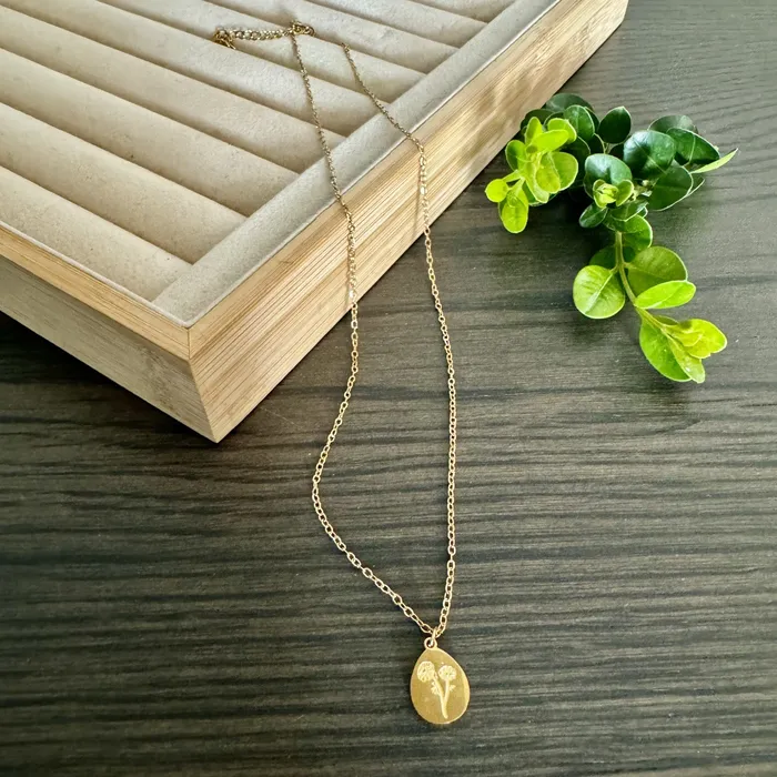 iszi ONLINE Flower Pendant Necklace Necklaces