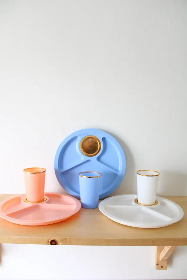 Jubilee Thrift Vintage TriColor Plastic Plate Cup Set Earrings