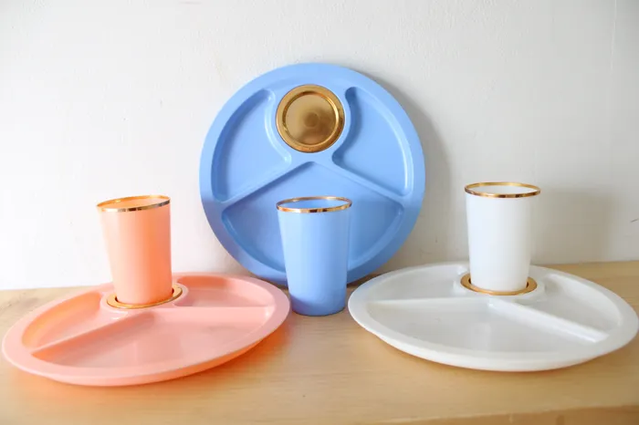Jubilee Thrift Vintage TriColor Plastic Plate Cup Set Earrings