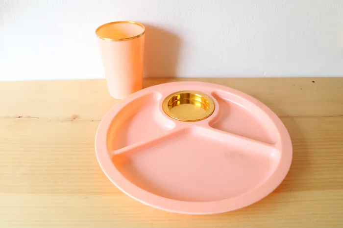Jubilee Thrift Vintage TriColor Plastic Plate Cup Set Earrings
