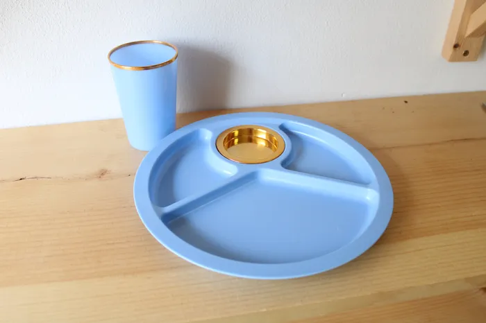Jubilee Thrift Vintage TriColor Plastic Plate Cup Set Earrings