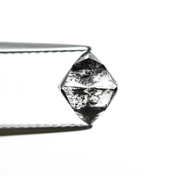 Misfit Diamonds Earrings 213ct 762x631x538mm Octahedron 2492901