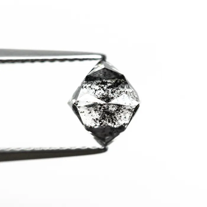 Misfit Diamonds Earrings 213ct 762x631x538mm Octahedron 2492901
