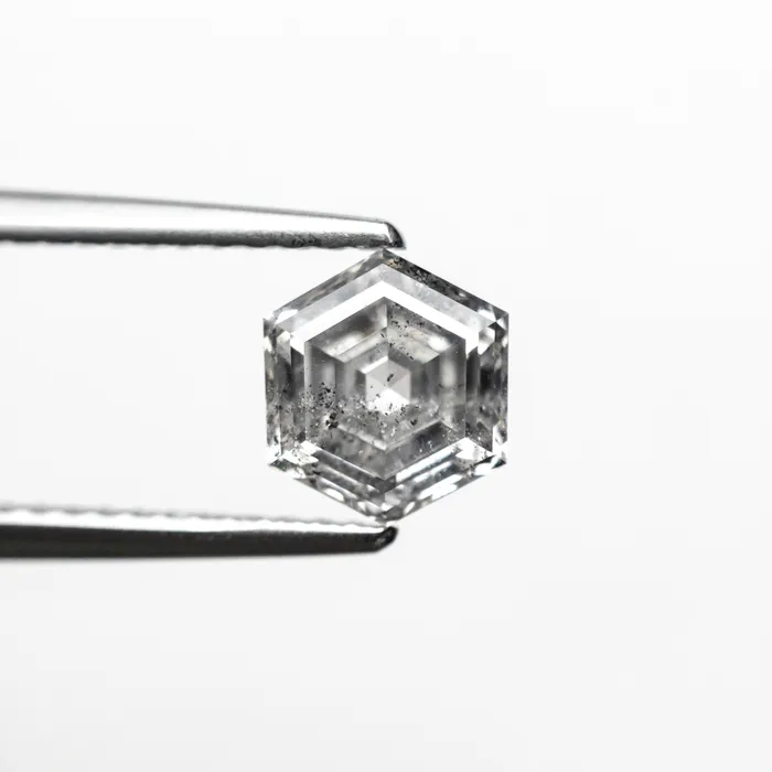 Misfit Diamonds Rings 110ct 682x594x363mm Hexagon Step Cut 2558701