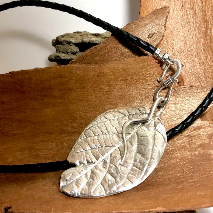 Necklaces DharmaCrafts Silver Leaf Pendant Necklace