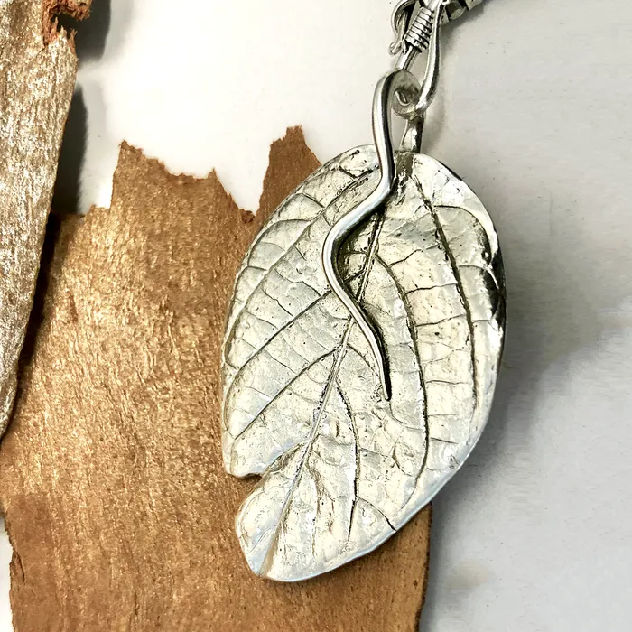 Necklaces DharmaCrafts Silver Leaf Pendant Necklace