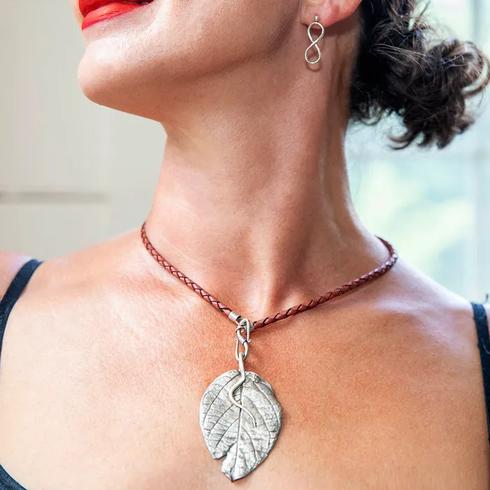 Necklaces DharmaCrafts Silver Leaf Pendant Necklace