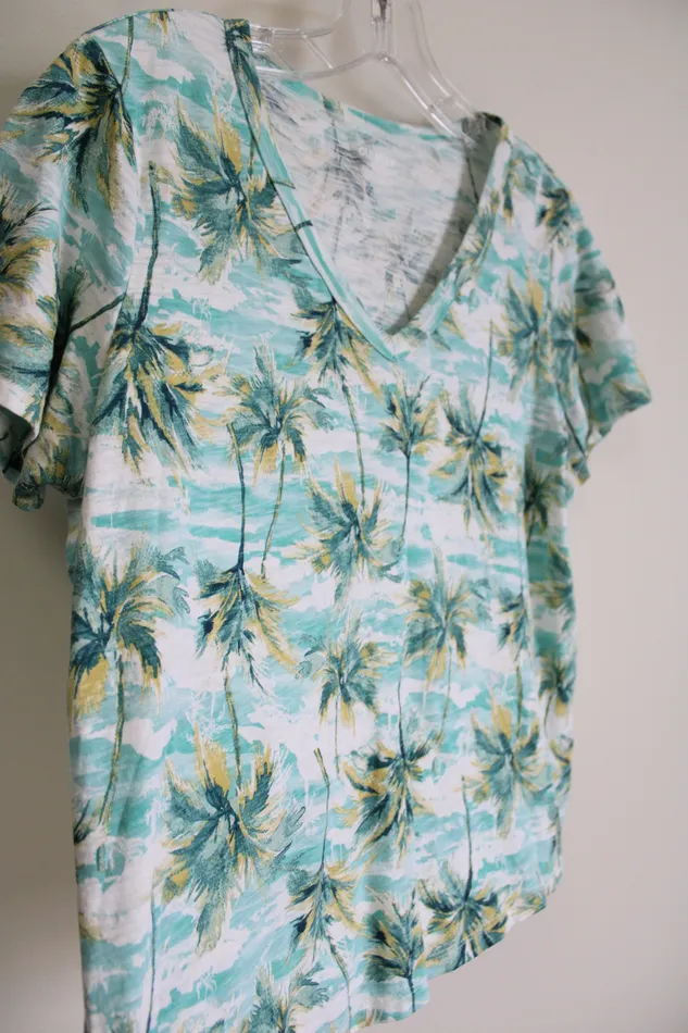 Old Navy Rings Old Navy Everywear Blue Tropical Tee S Petite