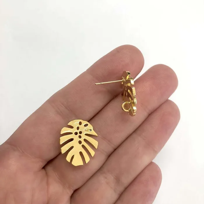 Peppy Beads Earrings 24Kt Gold Plated Brass Monstera Leaf Stud Earrings 2 pcs in a pack Peppy Beads Earrings 24Kt Gold Plated Brass Monstera Leaf Stud Earrings 2 pcs in a pack
