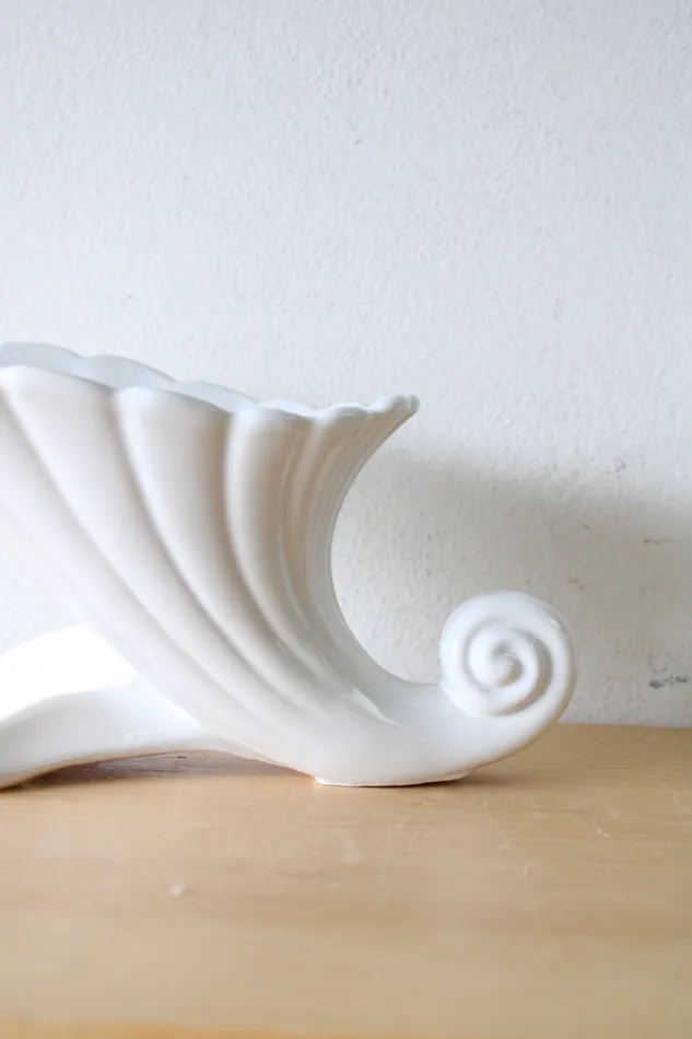 Rings Jubilee Thrift Abingdon USA White Ceramic Art Deco Cornucopia Vase Planter