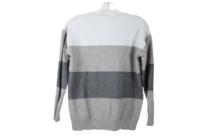 Shein Gray Color Blocked Sweater L Jubilee Thrift Necklaces