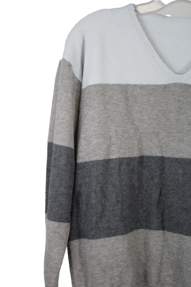 Shein Gray Color Blocked Sweater L Jubilee Thrift Necklaces
