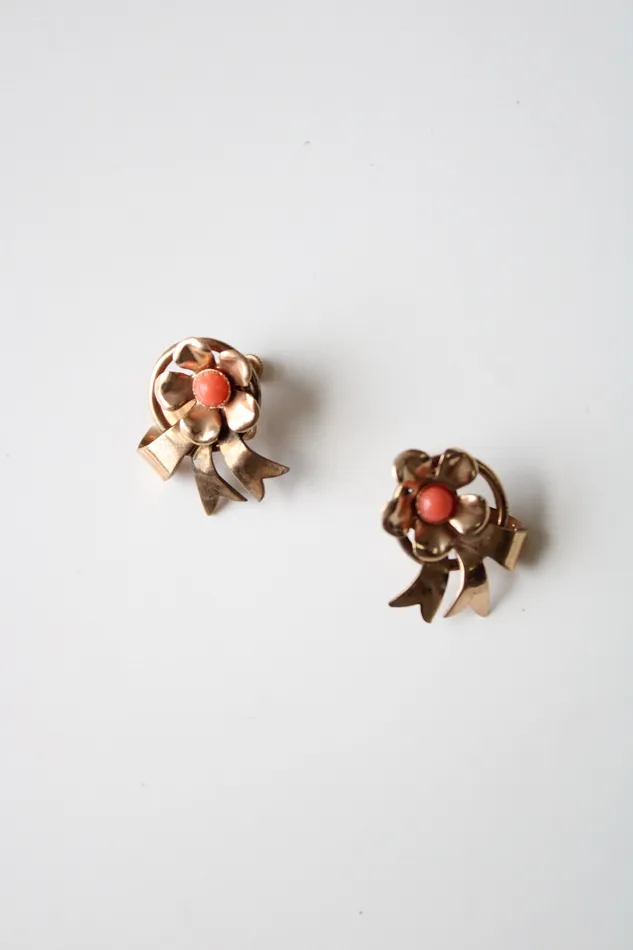 Vintage Flower Design Screwback Pink Stone Earrings Jubilee Thrift Earrings