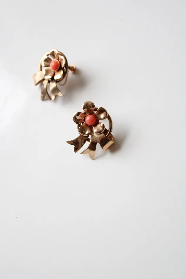 Vintage Flower Design Screwback Pink Stone Earrings Jubilee Thrift Earrings